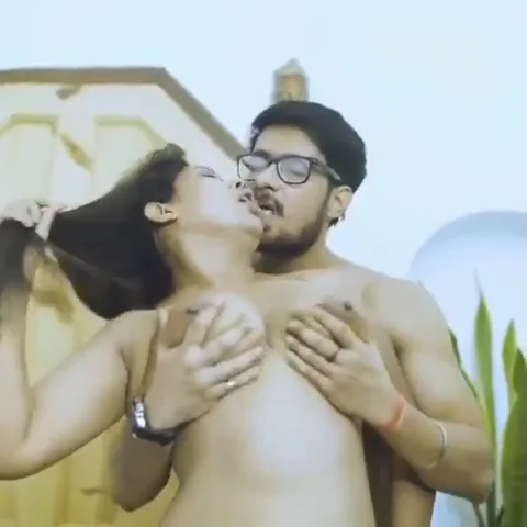 भाभी के जूसी बूब्स मसलकर लवर ने गांड पर लंड घिसा हिंदी बीएफ वीडियो — screenshot 4
