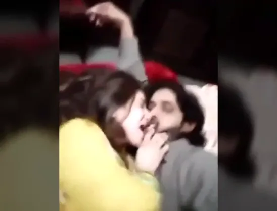 इंडियन गर्ल्स का गर्म किसिंग और चूत चुदाई कम्पायलेशन देसी सेक्स वीडियो — screenshot 3