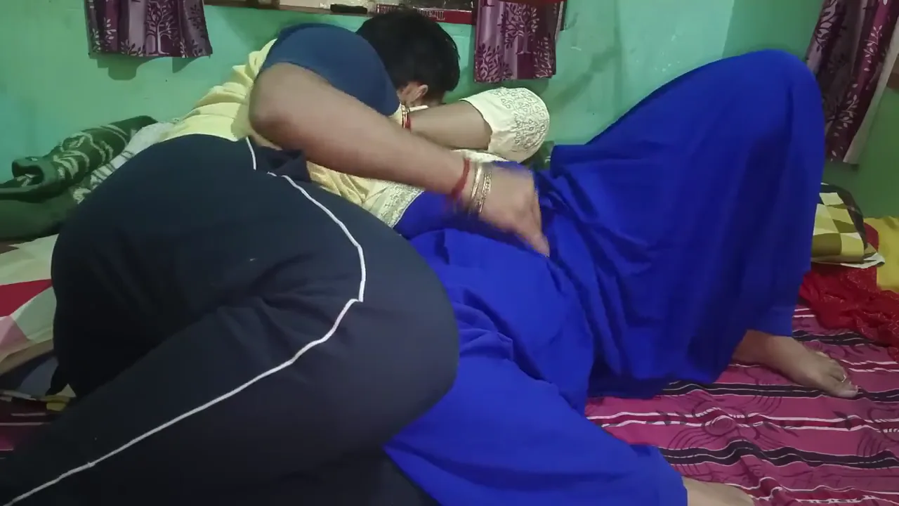 रात को यार को घर बुलाकर मोटी बीवी ने बेडरूम में ब्लोजॉब देकर चुदाई ली हिंदी बीएफ