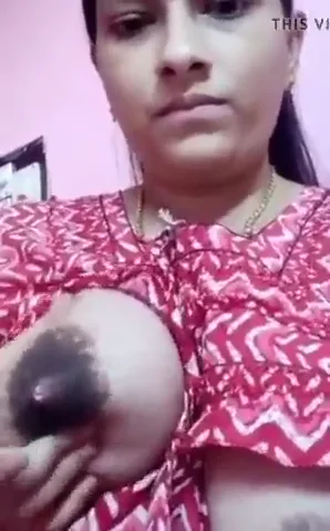 गाउन वाली औरत ने बड़े बूब्स निकालकर दूध निचोड़ा और पिलाया देसी बीएफ वीडियो — screenshot 1