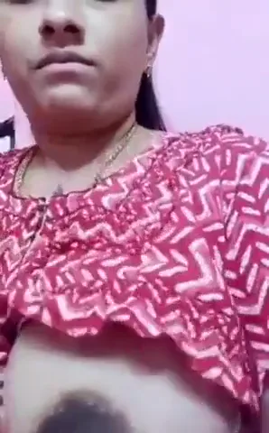 गाउन वाली औरत ने बड़े बूब्स निकालकर दूध निचोड़ा और पिलाया देसी बीएफ वीडियो — screenshot 5