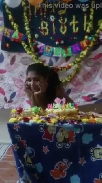 नंगी होकर बर्थडे मनाती गर्लफ्रेंड की देसी चूत चुदाई हिंदी बीएफ — screenshot 2