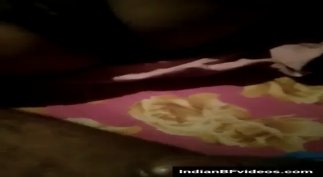 गाँव की लड़की की हलकी झाँटो वाली टाइट चुत को जोरदार चोदा देसी MMS — screenshot 1