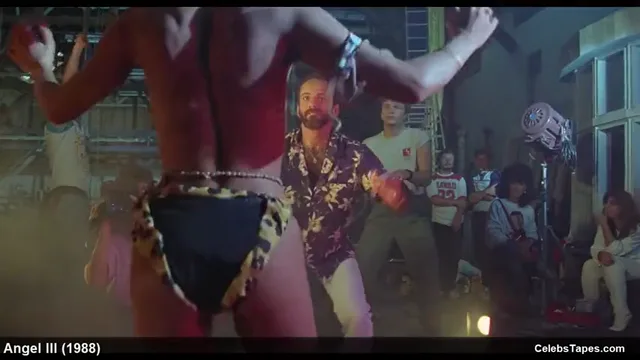सेलिब्रिटी विंटेज लॉन्जरी स्ट्रिपटीज के हॉट सीन वाली अंग्रेजी ब्लू फिल्म — screenshot 8