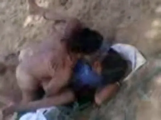 ठरकी देहाती बुड्ढे आदमी ने गांव की रंडी को खूब चोदा हिंदी बीएफ देसी सेक्स वीडियो — screenshot 4