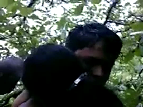मल्लू गर्ल के साथ जंगल में खुली हवा में देसी सेक्स वीडियो — screenshot 5
