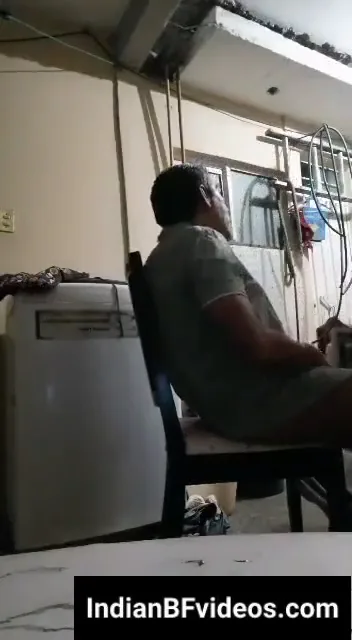 बाप बेटे ने मिलकर जवान रंडी की चूत और गांड एक साथ चोदी देसी थ्रीसम बीएफ — screenshot 2