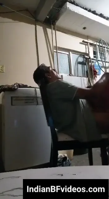 बाप बेटे ने मिलकर जवान रंडी की चूत और गांड एक साथ चोदी देसी थ्रीसम बीएफ — screenshot 3