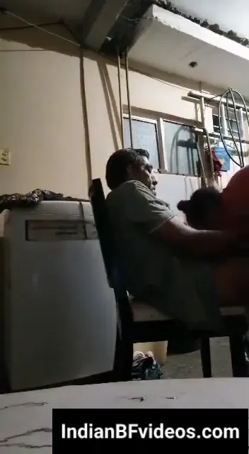 बाप बेटे ने मिलकर जवान रंडी की चूत और गांड एक साथ चोदी देसी थ्रीसम बीएफ — screenshot 4