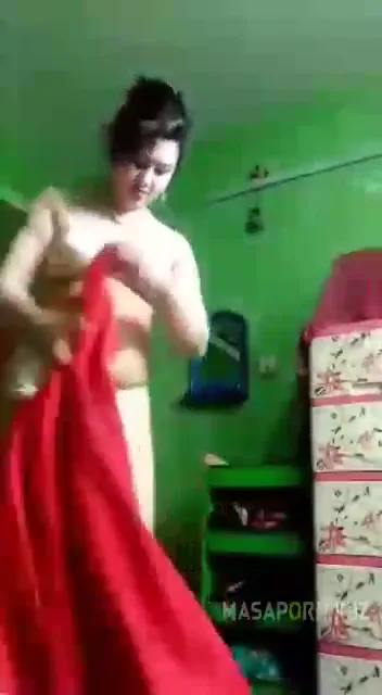 साड़ी ब्लाउज उतार भाभी ने दिखाए बड़े बूब्स और मोटी चूत वीडियो — screenshot 4