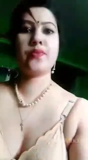 साड़ी ब्लाउज उतार भाभी ने दिखाए बड़े बूब्स और मोटी चूत वीडियो — screenshot 5