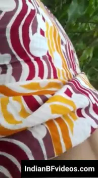 गाँव की देहाती लड़की खेत में घोड़ी बनकर चोदी जाती हुई देसी सेक्स वीडियो — screenshot 2