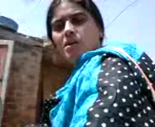 छत पर पंजाबी भाभी देवर का लंड चूसती हुई गांव देसी सेक्स वीडियो