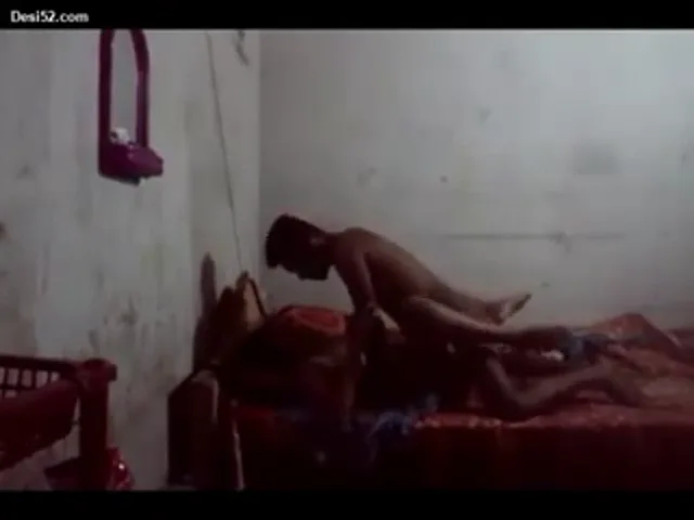 गर्लफ्रेंड की खटिया पर देसी चुदाई का लड़के ने बनाया व्लॉग वीडियो — screenshot 1