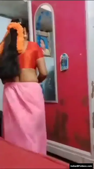 देवर के सामने नंगी होकर कपड़े बदलती रंडी भाभी की देसी चुदाई हिंदी बीएफ वीडियो — screenshot 2