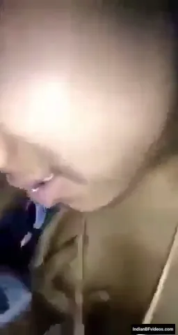 गर्लफ्रेंड को लोड़े पर बिठाकर जोरदार चोदना सिखाया देसी चुदाई वीडियो — screenshot 1
