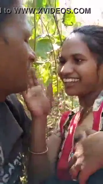 जंगल में किसिंग और बूब्स सकिंग का मजा लेती देहाती मराठी लड़की की सेक्स वीडियो — screenshot 3