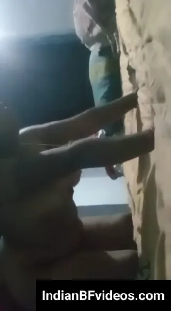पड़ोसन भाभी के घर जाकर भाभी को घोड़ी बना के जोरदार चोदाई का देसी बीएफ वीडियो — screenshot 1