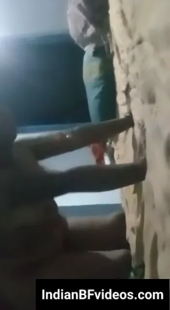 पड़ोसन भाभी के घर जाकर भाभी को घोड़ी बना के जोरदार चोदाई का देसी बीएफ वीडियो — screenshot 3