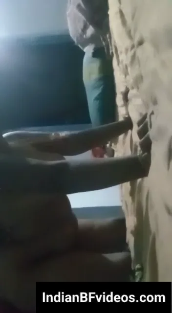 पड़ोसन भाभी के घर जाकर भाभी को घोड़ी बना के जोरदार चोदाई का देसी बीएफ वीडियो — screenshot 4