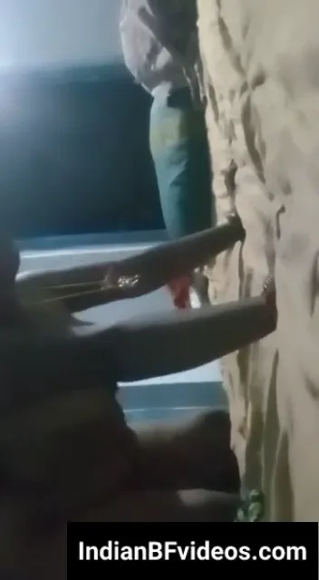 पड़ोसन भाभी के घर जाकर भाभी को घोड़ी बना के जोरदार चोदाई का देसी बीएफ वीडियो — screenshot 5