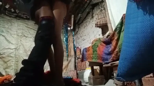 देहाती भाभी को अंग्रेजी शॉट लगाकर चोदने का गांव देसी बीएफ वीडियो — screenshot 3