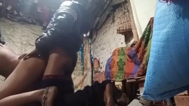 देहाती भाभी को अंग्रेजी शॉट लगाकर चोदने का गांव देसी बीएफ वीडियो — screenshot 9