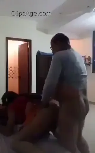 साड़ी वाली मैडम की किराए के बदले मकान मालिक से कमशॉट चुदाई देसी बीएफ — screenshot 2