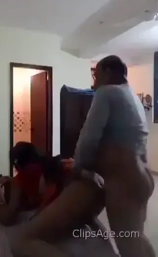 साड़ी वाली मैडम की किराए के बदले मकान मालिक से कमशॉट चुदाई देसी बीएफ — screenshot 4