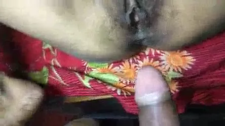 चुदासी पड़ोसन की चूत का रस चोदकर निकाला देसी बीएफ वीडियो — screenshot 9