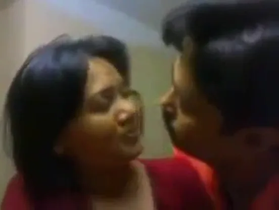 भैया भाभी का किसिंग बूब्स सकिंग MMS देसी चुदाई वीडियो — screenshot 1