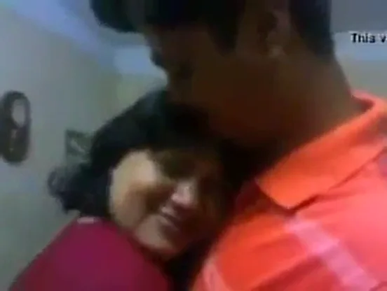 भैया भाभी का किसिंग बूब्स सकिंग MMS देसी चुदाई वीडियो — screenshot 2