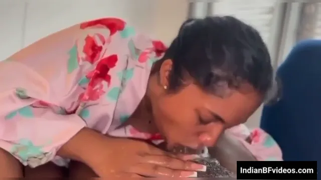 देसी लड़की अफ्रीकन के काले बड़े लंड को जोर जोर से चूसते हुए हिंदी बीएफ वीडियो