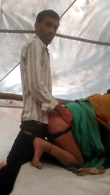 देसी रंडियों की तंबू में जोरदार चुदाई बंजर मकान देसी सेक्स ब्लू फिल्म — screenshot 5