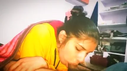 पंजाबी माल की परफेक्ट इंडियन ब्लोजॉब और लंड चूसने वाली वीडियो — screenshot 2