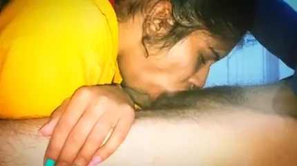 पंजाबी माल की परफेक्ट इंडियन ब्लोजॉब और लंड चूसने वाली वीडियो — screenshot 6