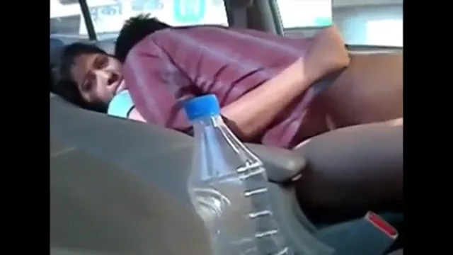 इंडियन कपल की कार में जोरदार चुदाई हिंदी बीएफ वीडियो — screenshot 6