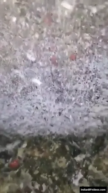 गांव वाली रंडी की बडे स्तन दबाते देसी चुदाई गांड मारने की हिंदी बीएफ वीडियो — screenshot 4