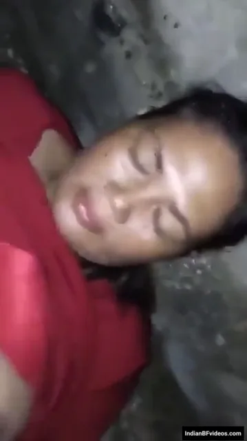 गांव वाली रंडी की बडे स्तन दबाते देसी चुदाई गांड मारने की हिंदी बीएफ वीडियो — screenshot 5