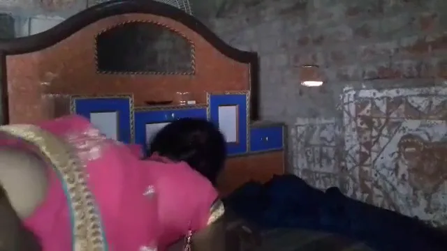 देहाती शादी में आई औरत को उठाकर जोरदार चोदा गांव चुदाई — screenshot 1