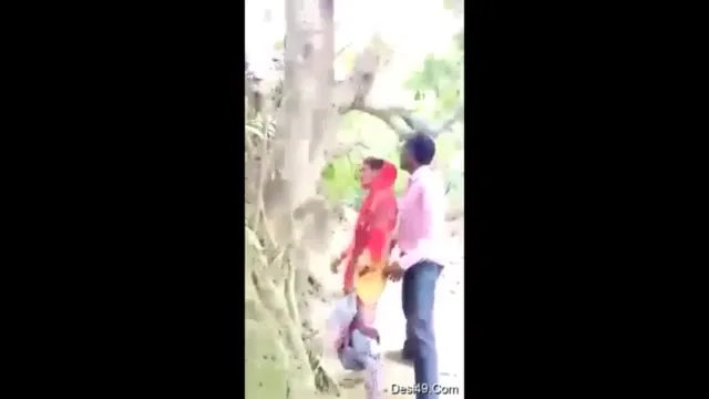 जंगल में कलिग के साथ देसी गांव की लड़की की चोदमपट्टी चुदाई का देहाती MMS वीडियो — screenshot 8