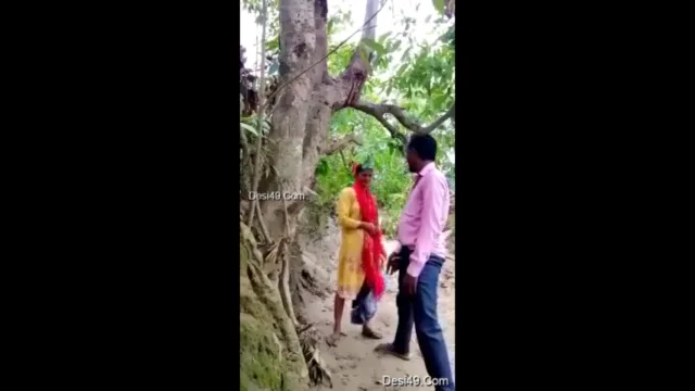 जंगल में कलिग के साथ देसी गांव की लड़की की चोदमपट्टी चुदाई का देहाती MMS वीडियो — screenshot 10