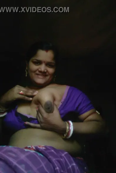 साड़ी वाली सेक्सी ओडिया आंटी के बड़े बूब्स शो की देसी MMS — screenshot 4