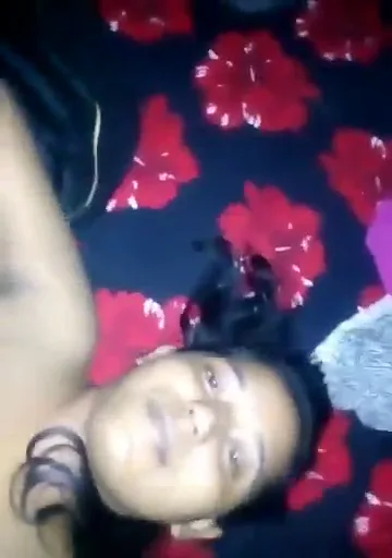 जीएफ के बड़े बूब्स को हाथों से दबाकर जोरदार फकिंग किया देसी सेक्स वीडियो — screenshot 3