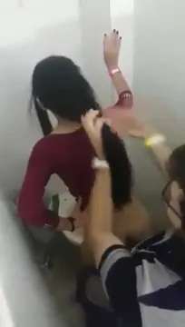 पब के टॉयलेट में अनजान लड़के लड़की ने खड़ी होकर जोरदार चुदाई की असली सेक्स वीडियो — screenshot 1
