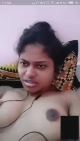 वीडियो कॉल पर बॉयफ्रेंड संग नंगी गर्लफ्रेंड बातें करती देसी एमएमएस बीएफ वीडियो — screenshot 1