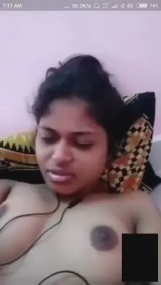 वीडियो कॉल पर बॉयफ्रेंड संग नंगी गर्लफ्रेंड बातें करती देसी एमएमएस बीएफ वीडियो — screenshot 2