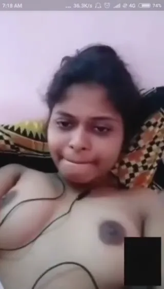 वीडियो कॉल पर बॉयफ्रेंड संग नंगी गर्लफ्रेंड बातें करती देसी एमएमएस बीएफ वीडियो — screenshot 3