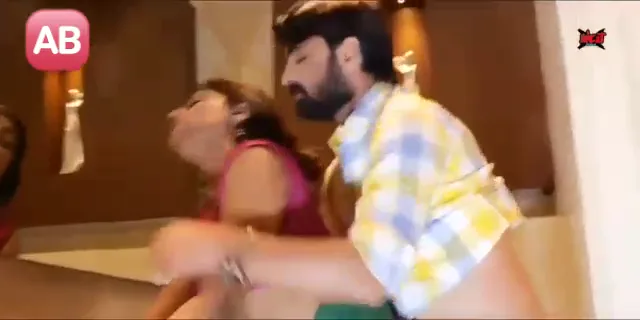 दोस्त की हॉट बीवी की वॉशरूम में स्कर्ट उठाकर डॉगीस्टाइल चुदाई की हिंदी बीएफ — screenshot 4