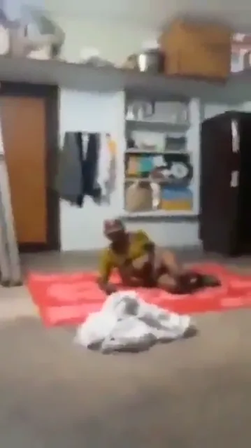 बूढ़े दादा दादी जवान चोदा चोदी करते हैं देसी सेक्स वीडियो — screenshot 2